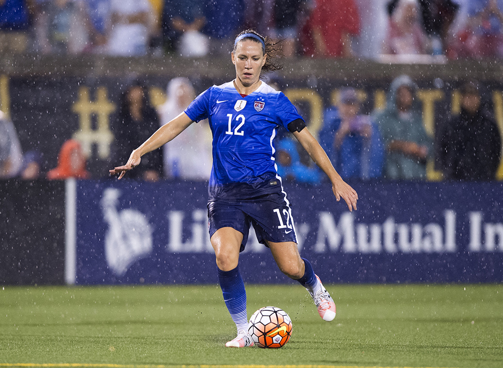 Lauren Cheney Holiday playing soccer for the USWNT